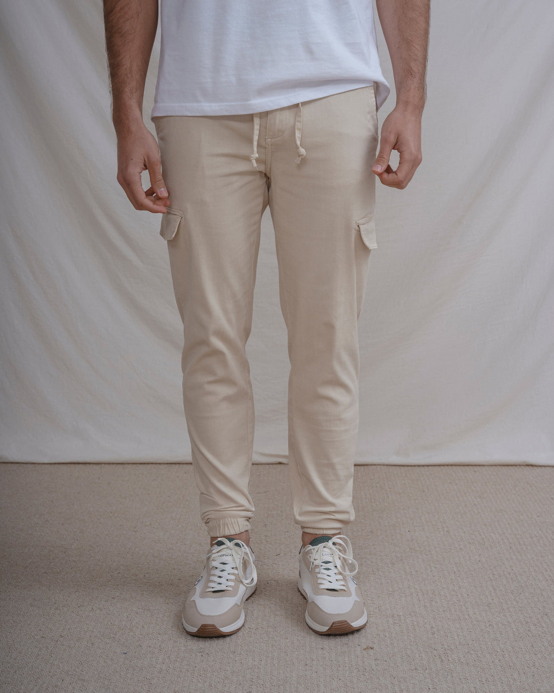 PANTALÓN CHINO CARGO CON GOMA BEIGE